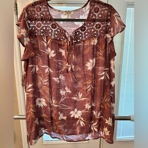 Size 1X Como Blu Floral Maroon Women's Top. Lace at top. So pretty!